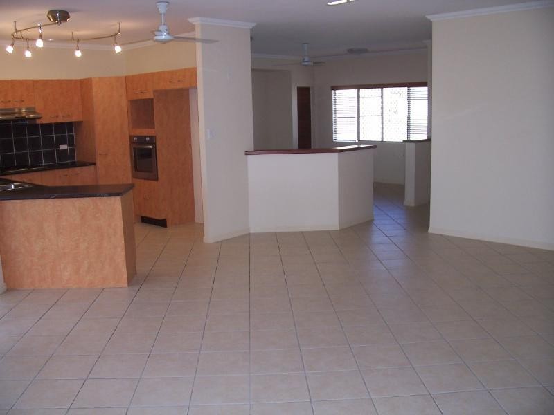 31 Bassett Street, Kanimbla QLD 4870