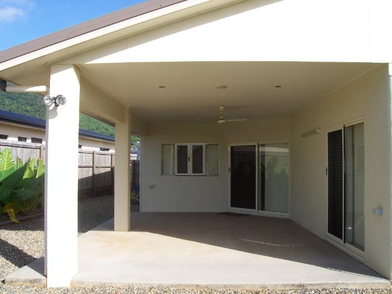 31 Bassett Street, Kanimbla QLD 4870