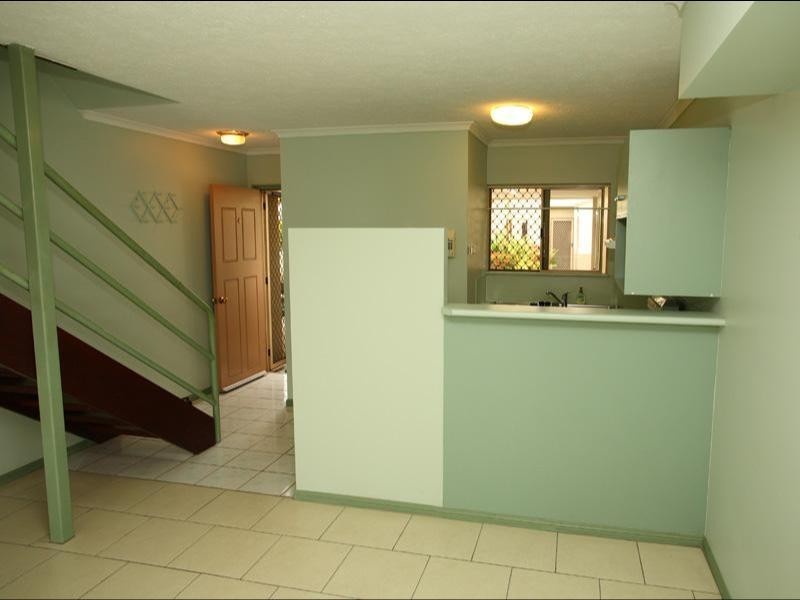 4/5 Charlotte Close, Woree QLD 4868