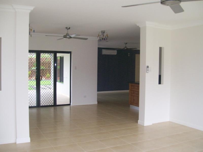 43 Elphinstone Street, Kanimbla QLD 4870