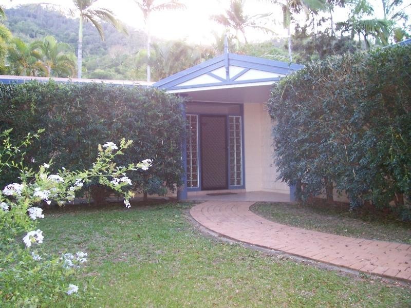 15 Harrison Close, Kanimbla QLD 4870