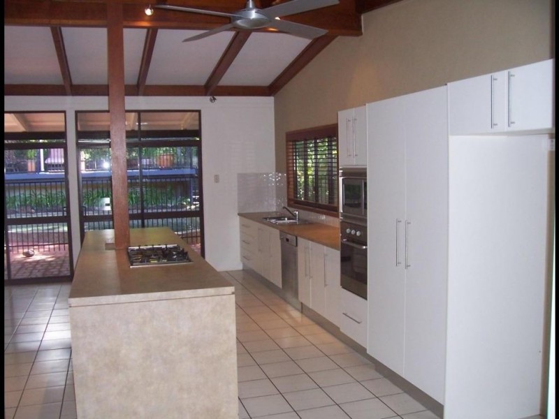 168 Hillview Crescent, Whitfield QLD 4870
