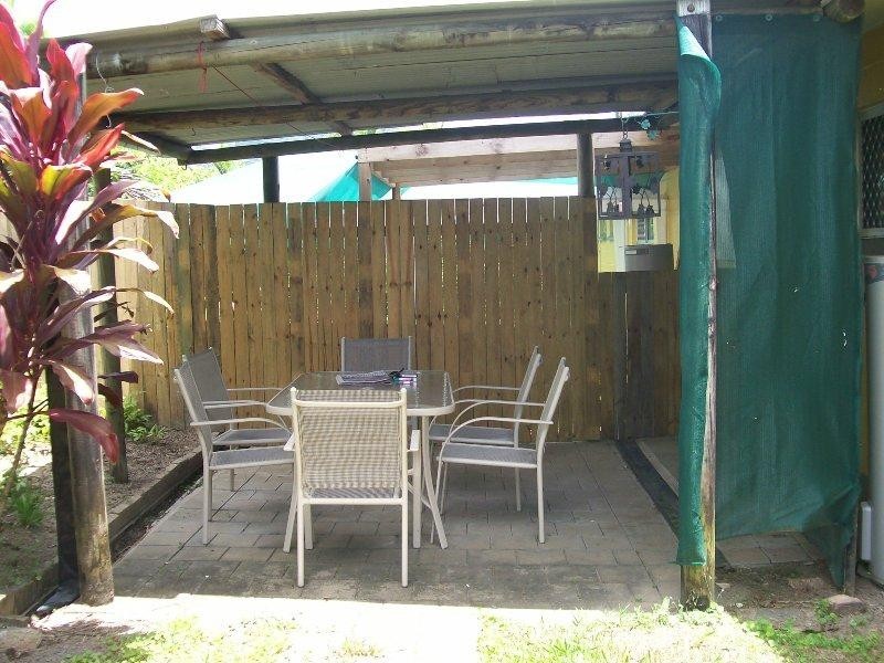 2/8 Cnr Holden & Ireland Crescent, Whitfield QLD 4870