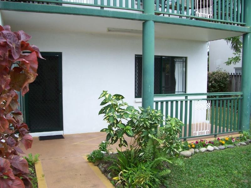 2/7 Ingham Court, Mooroobool QLD 4870