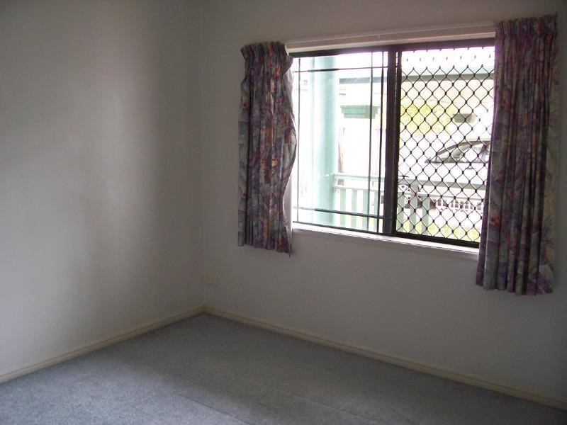 2/7 Ingham Court, Mooroobool QLD 4870