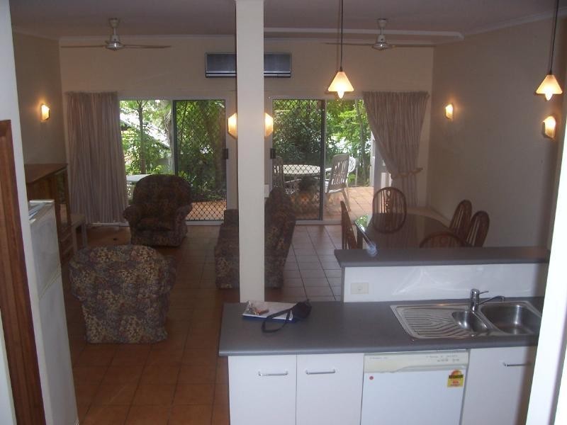 3/297 Lake Street, Cairns North QLD 4870