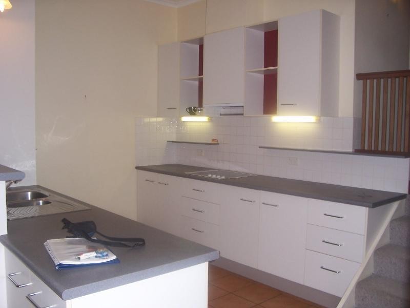 3/297 Lake Street, Cairns North QLD 4870