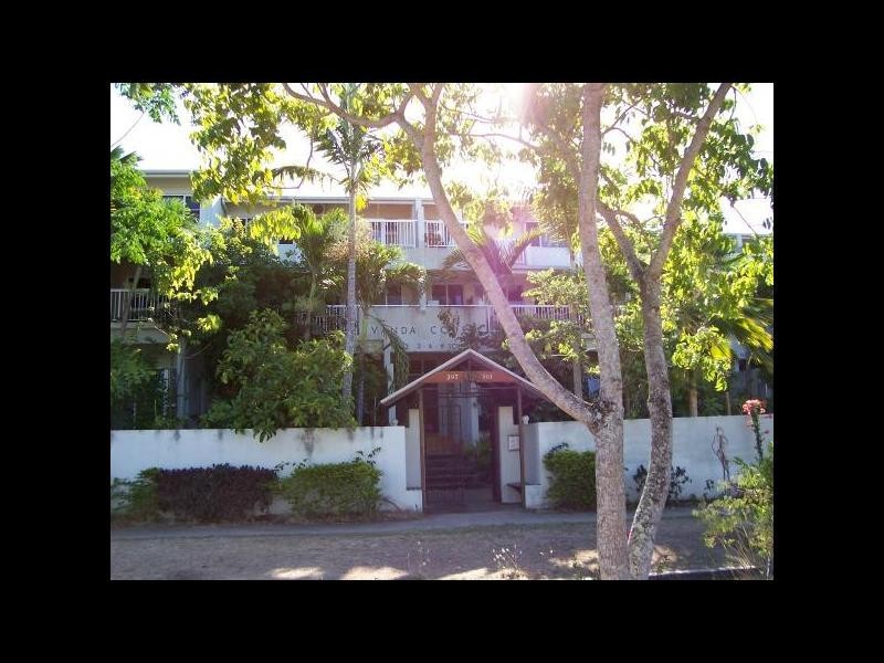 8/297 Lake Street, Cairns North QLD 4870