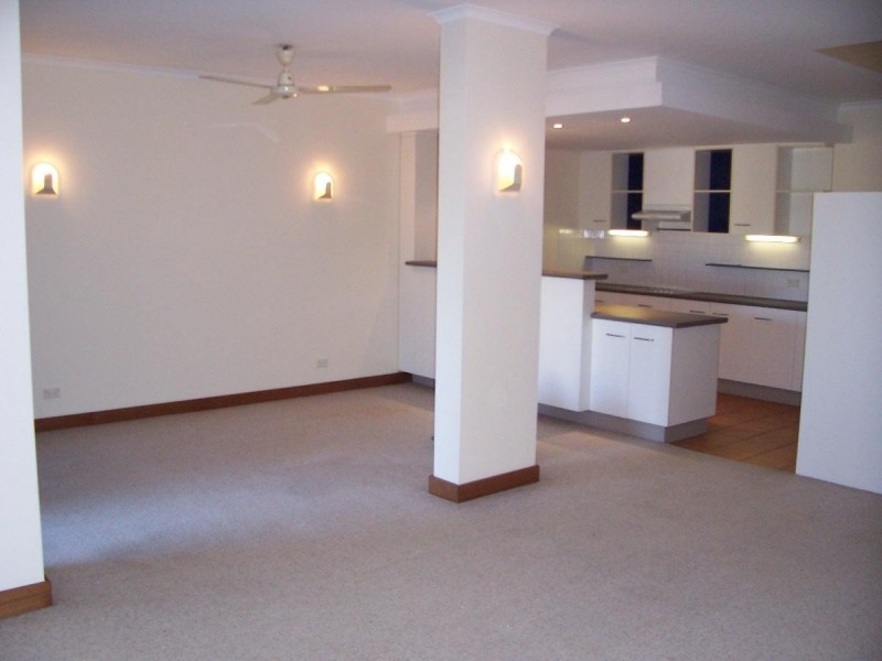 11/297 Lake Street, Cairns QLD 4870