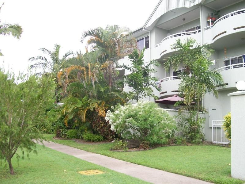 8/303 Lake Street, Cairns North QLD 4870