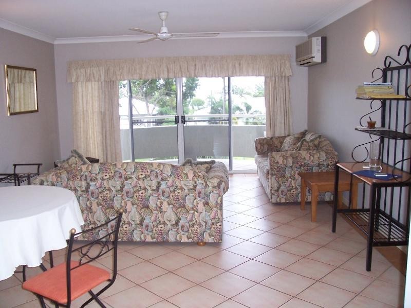 9/303 Lake Street, Cairns North QLD 4870
