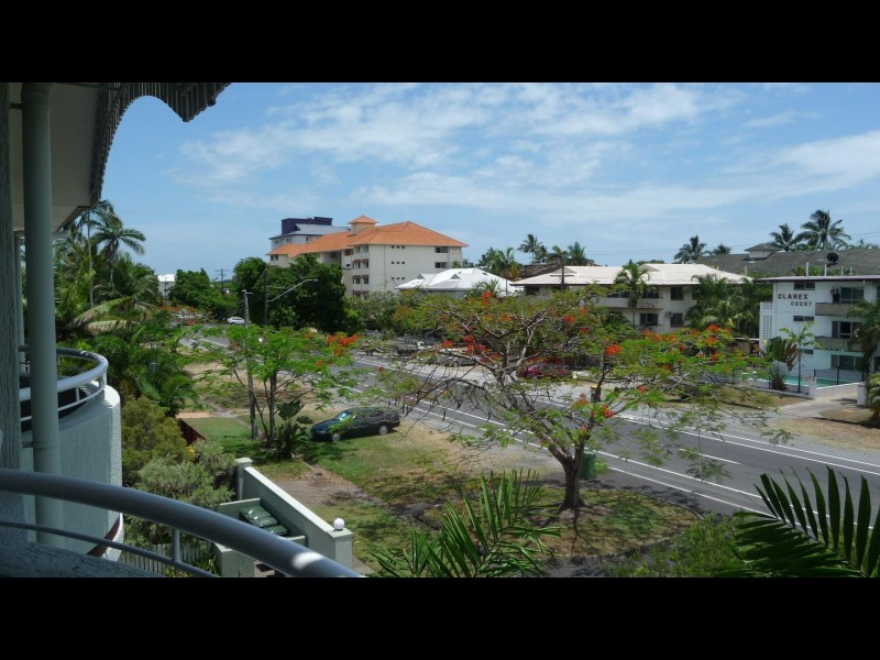 9/303 Lake Street, Cairns North QLD 4870