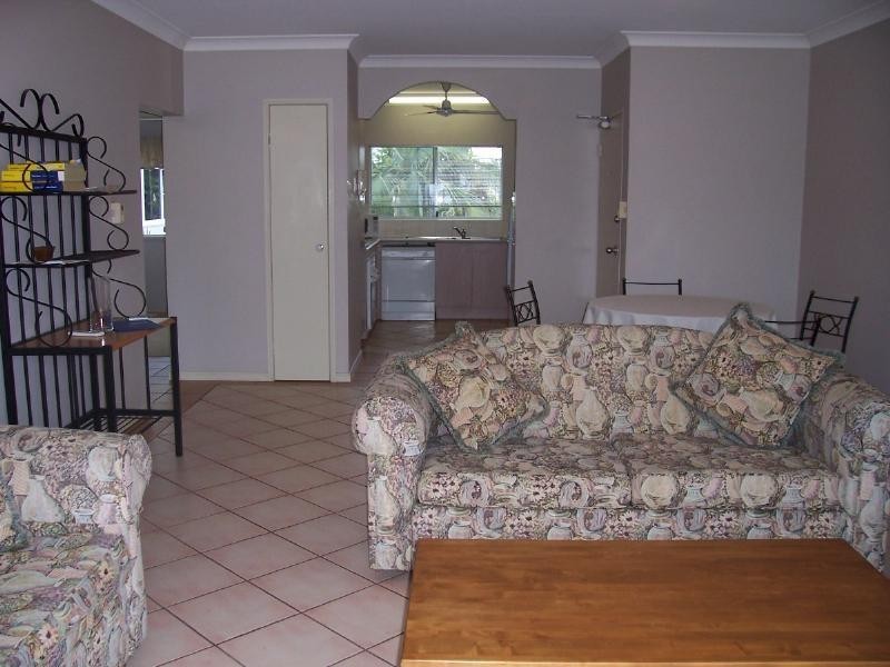 9/303 Lake Street, Cairns North QLD 4870