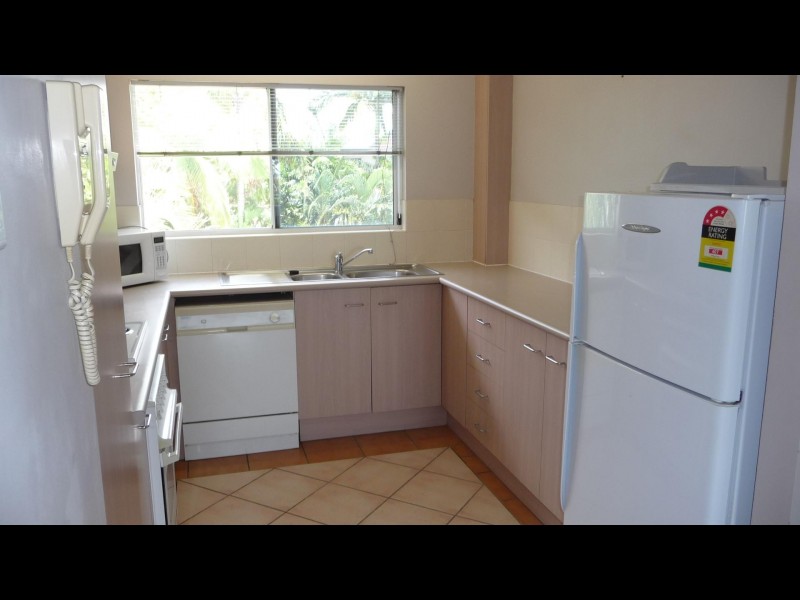 9/303 Lake Street, Cairns North QLD 4870