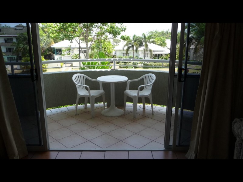 9/303 Lake Street, Cairns North QLD 4870