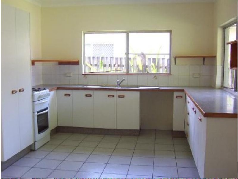 16 Lomatia Street, Redlynch QLD 4870