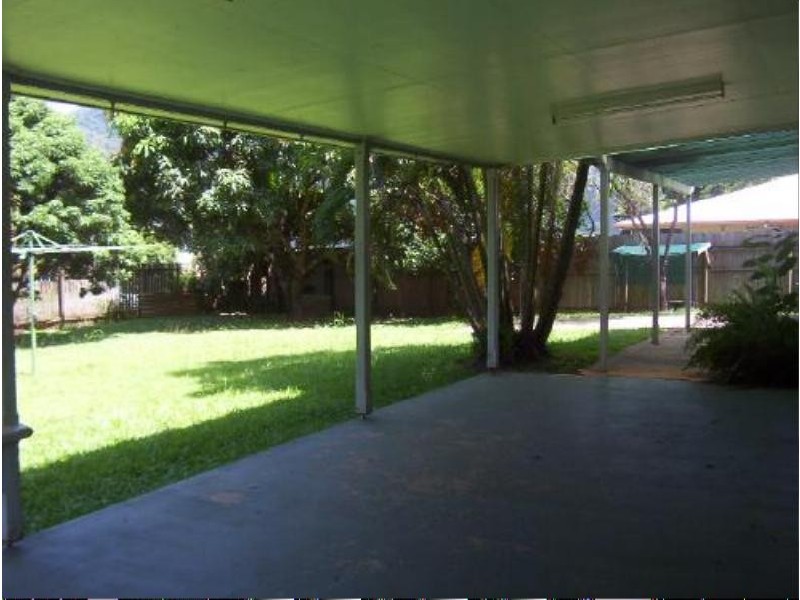 16 Lomatia Street, Redlynch QLD 4870