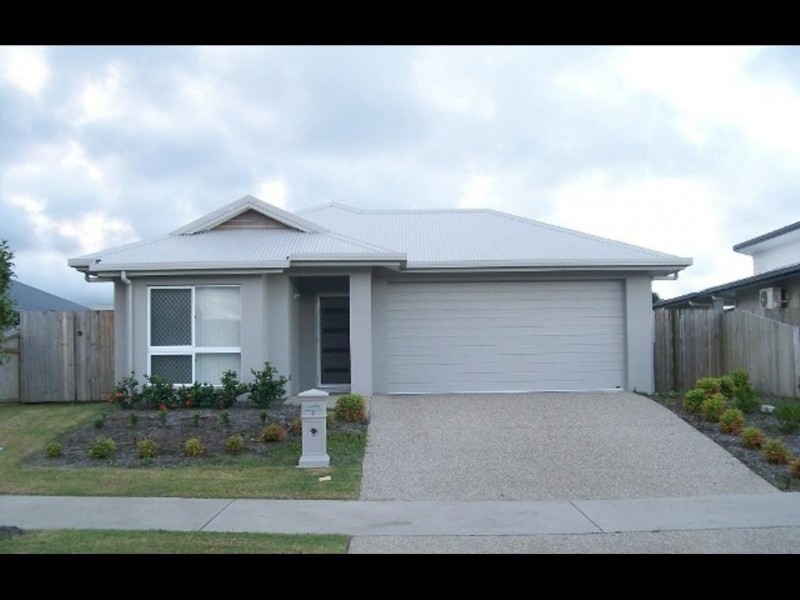 6 Moojeeba Way, Trinity Park QLD 4879