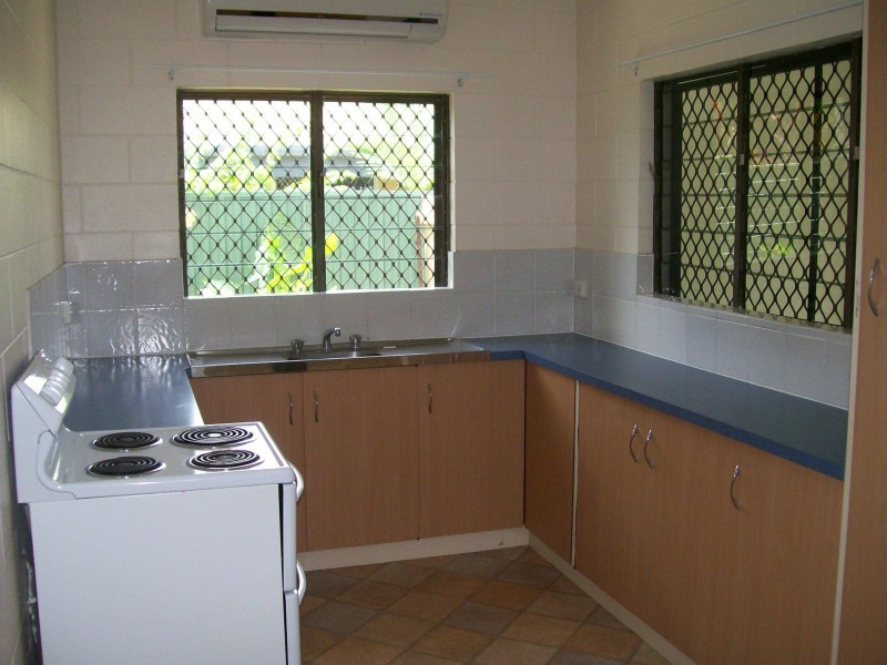 2/253 Pease Street, Edge Hill QLD 4870
