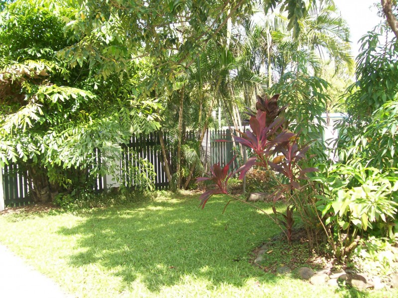 2/253 Pease Street, Edge Hill QLD 4870
