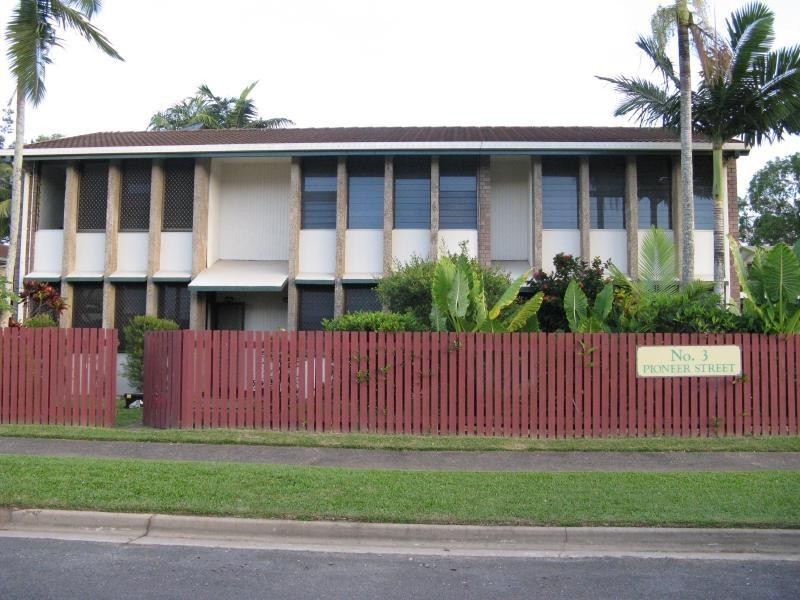 1/3 Pioneer Street, Manoora QLD 4870