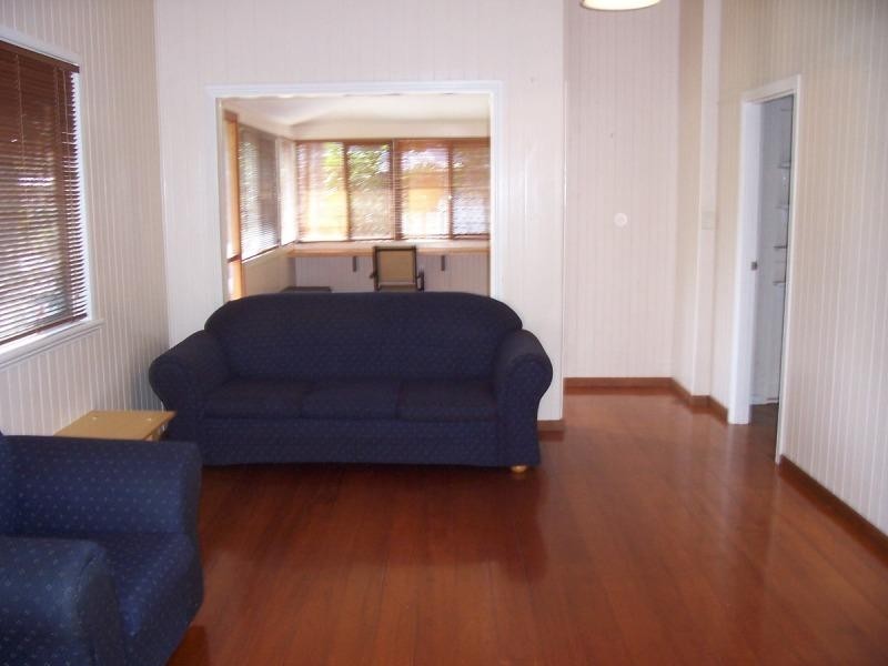 4 Queen St, Parramatta Park QLD 4870