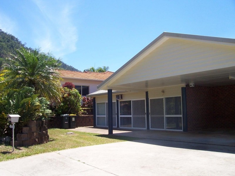 8 Rosemont Court, Mooroobool QLD 4870