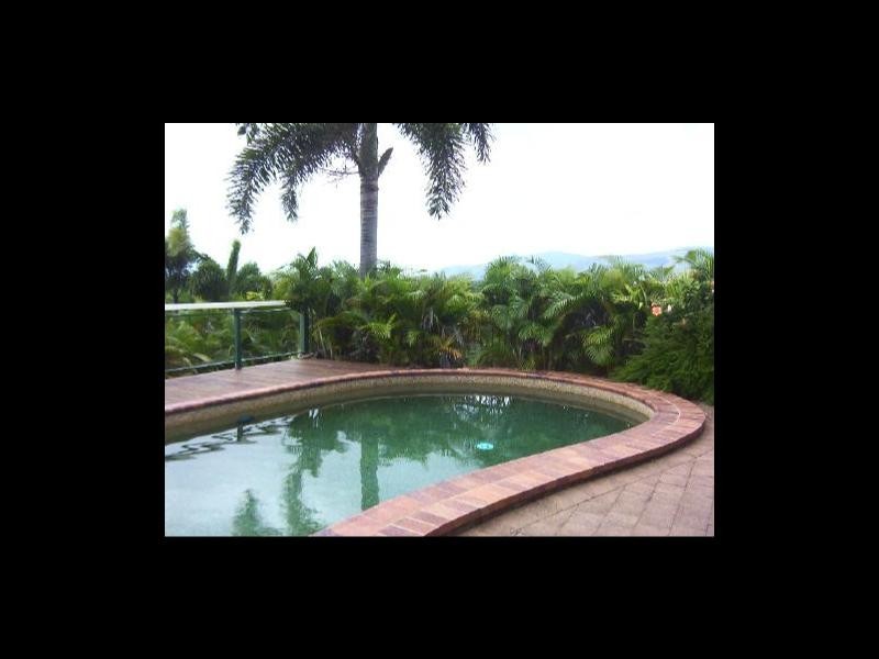 8 Rosemont Court, Mooroobool QLD 4870