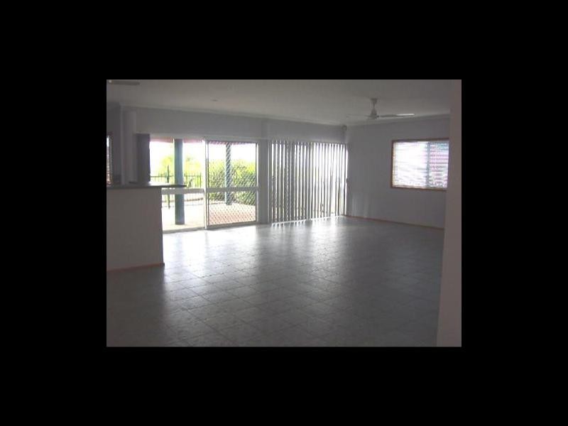 8 Rosemont Court, Mooroobool QLD 4870