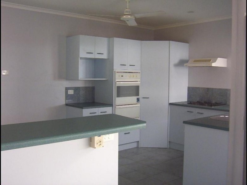 8 Rosemont Court, Mooroobool QLD 4870