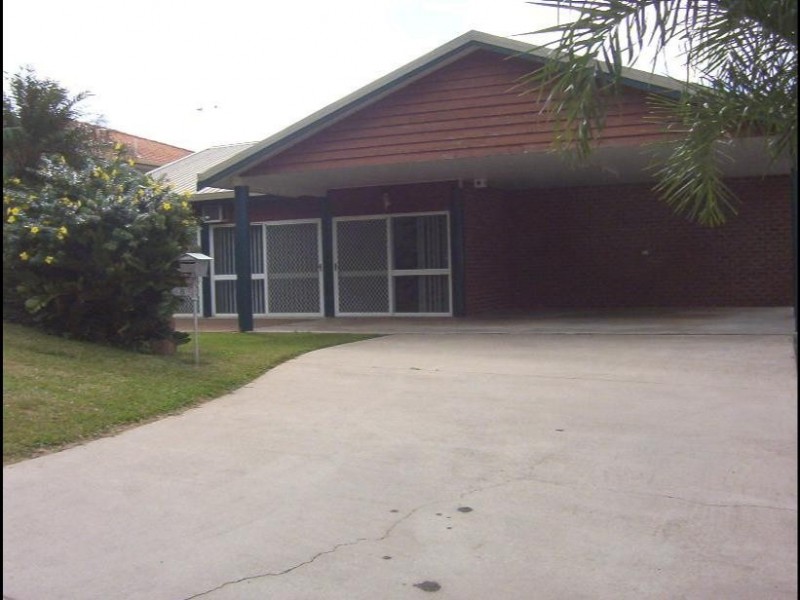 8 Rosemont Court, Mooroobool QLD 4870