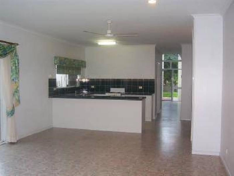 2 Silky Oak Court, Mooroobool QLD 4870