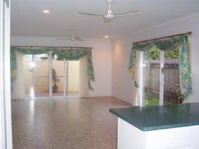 2 Silky Oak Court, Mooroobool QLD 4870