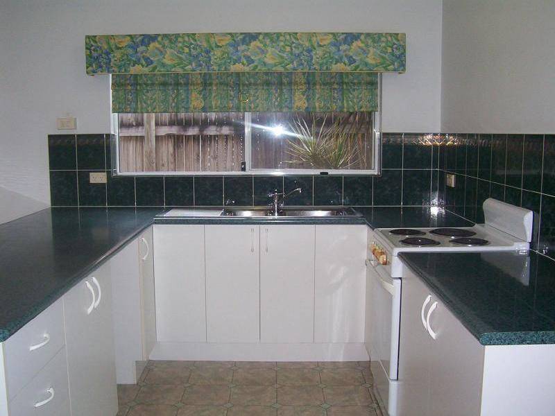 2 Silky Oak Court, Mooroobool QLD 4870