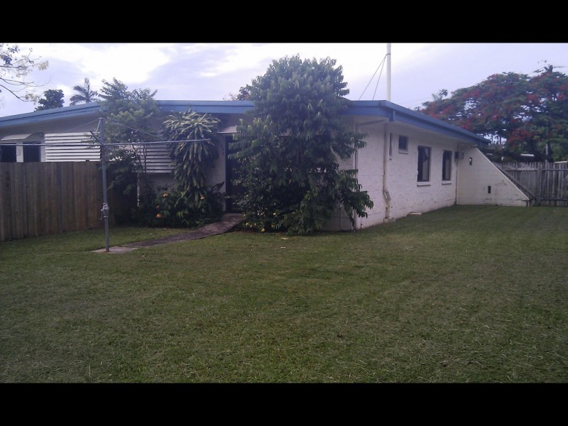 2/37 Simon Street, Freshwater QLD 4870