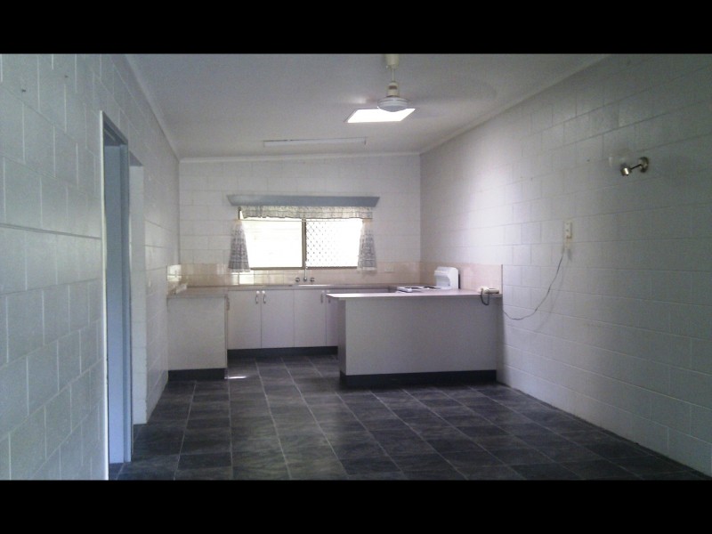 2/37 Simon Street, Freshwater QLD 4870