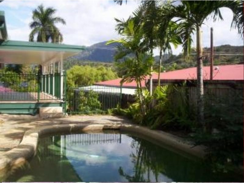 22 Sommerville Crescent, Whitfield QLD 4870