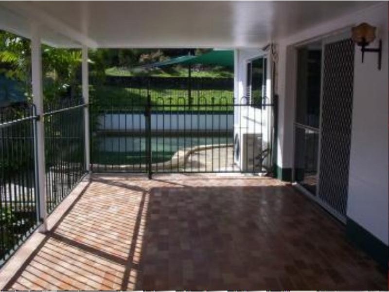 22 Sommerville Crescent, Whitfield QLD 4870