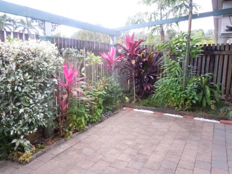 7/74 Swallow Street, Mooroobool QLD 4870