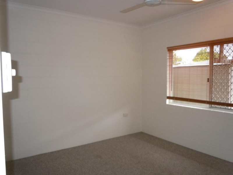 7/74 Swallow Street, Mooroobool QLD 4870