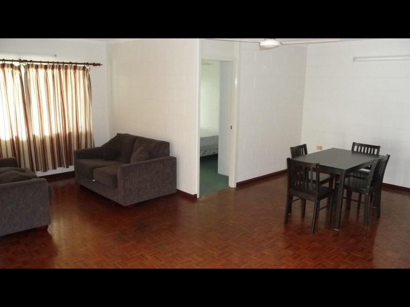 4/4 Upward Street, Cairns QLD 4870