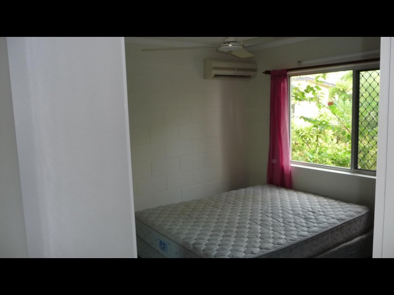 4/4 Upward Street, Cairns QLD 4870