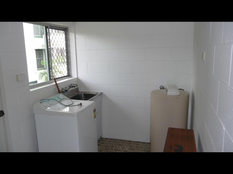 4/4 Upward Street, Cairns QLD 4870