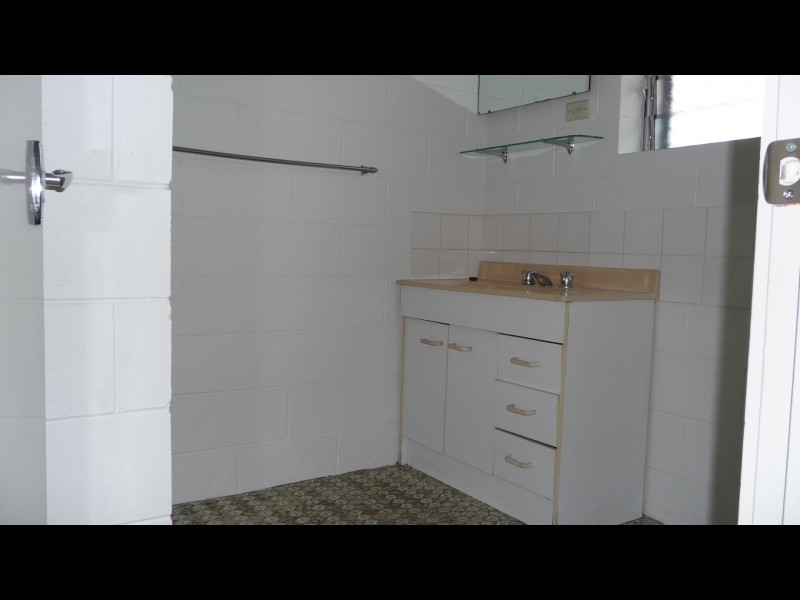 4/4 Upward Street, Cairns QLD 4870