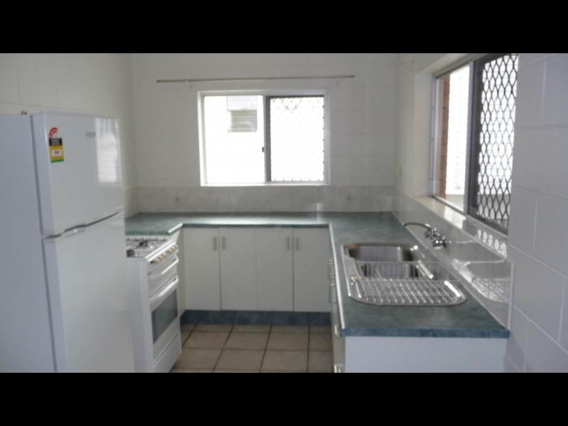 4/4 Upward Street, Cairns QLD 4870