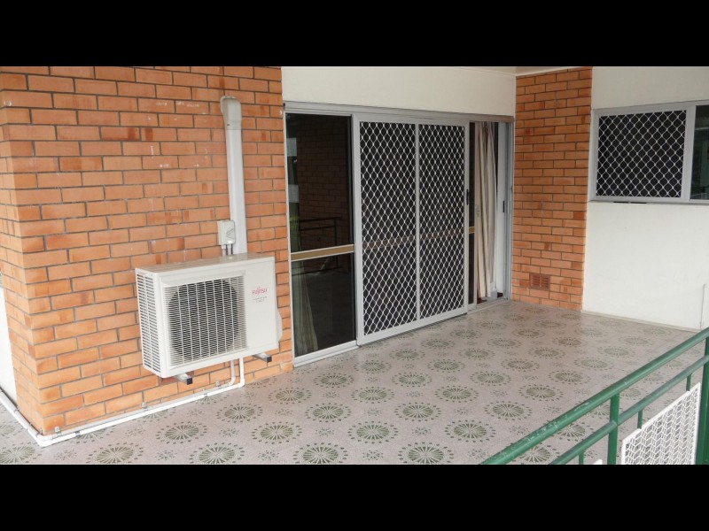 4/4 Upward Street, Cairns QLD 4870