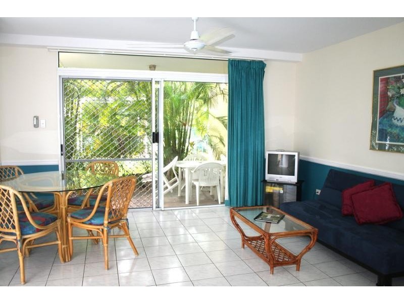 11/1 Poinciana Street, Holloways Beach QLD 4878