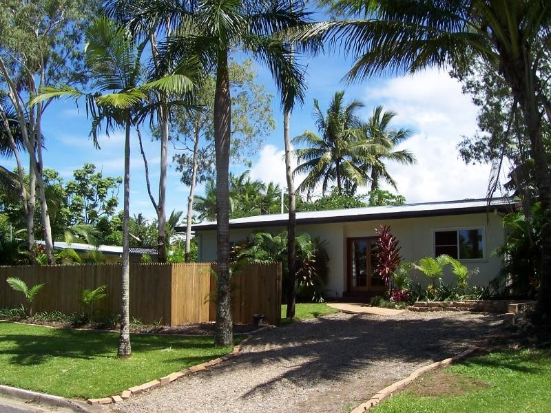 41 Terebra Street, Palm Cove QLD 4879