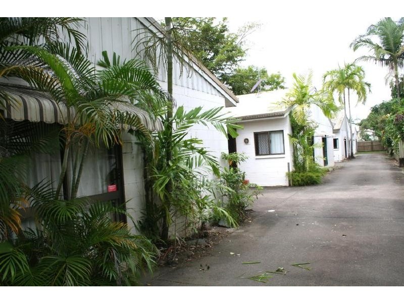 2/21 Balaclava Road, Earlville QLD 4870