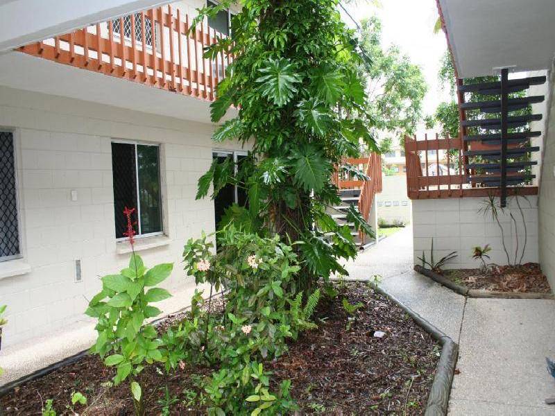 2/281 Lake Street, Cairns QLD 4870